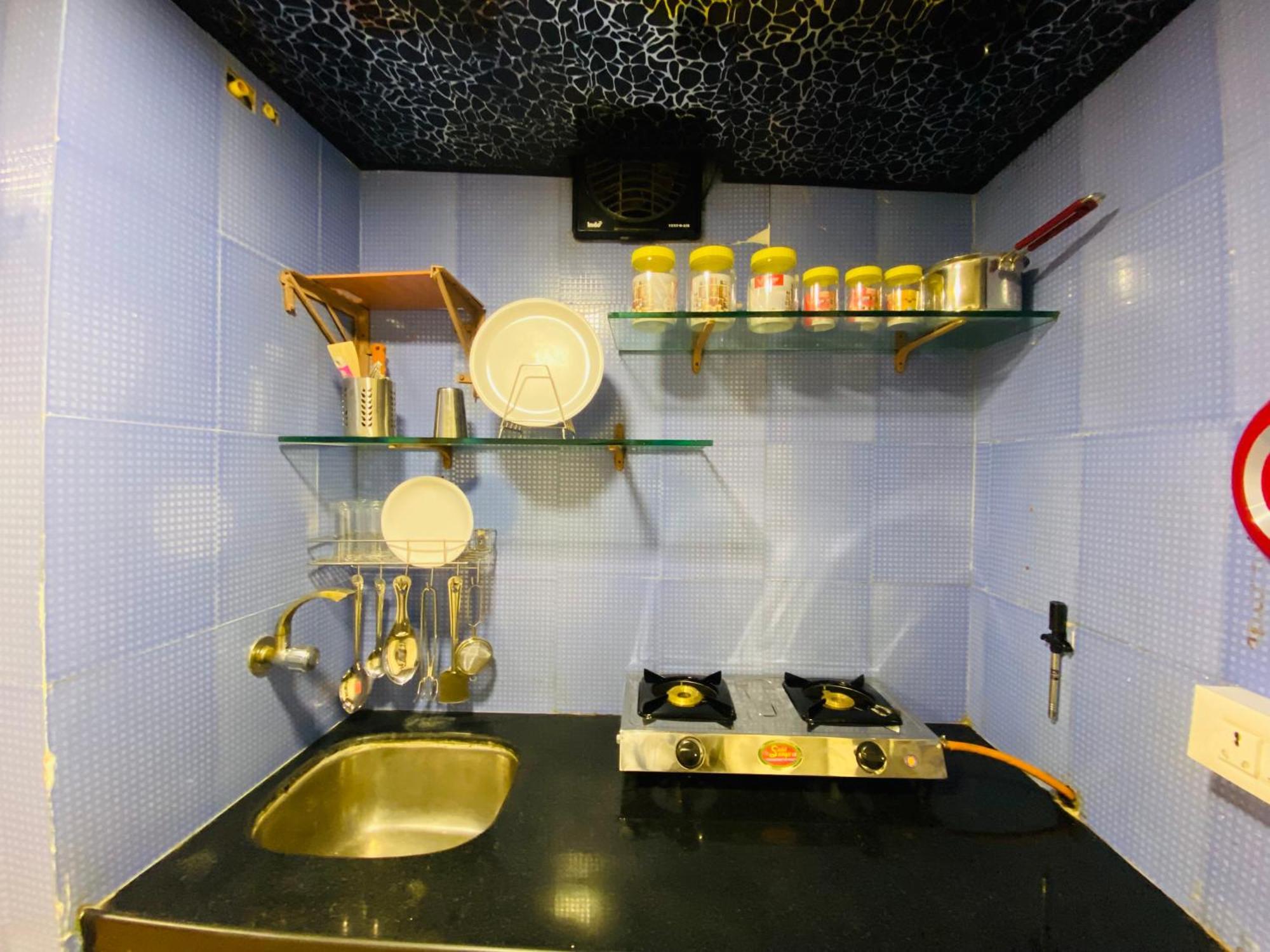 Avk With Kitchen Near Versova 3*