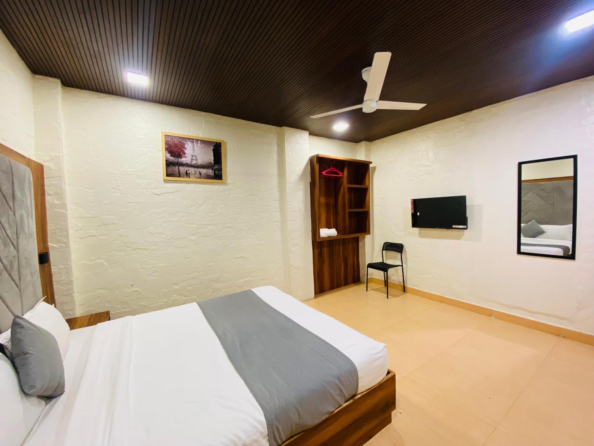 Avk With Kitchen Near Versova 3* Bombaj