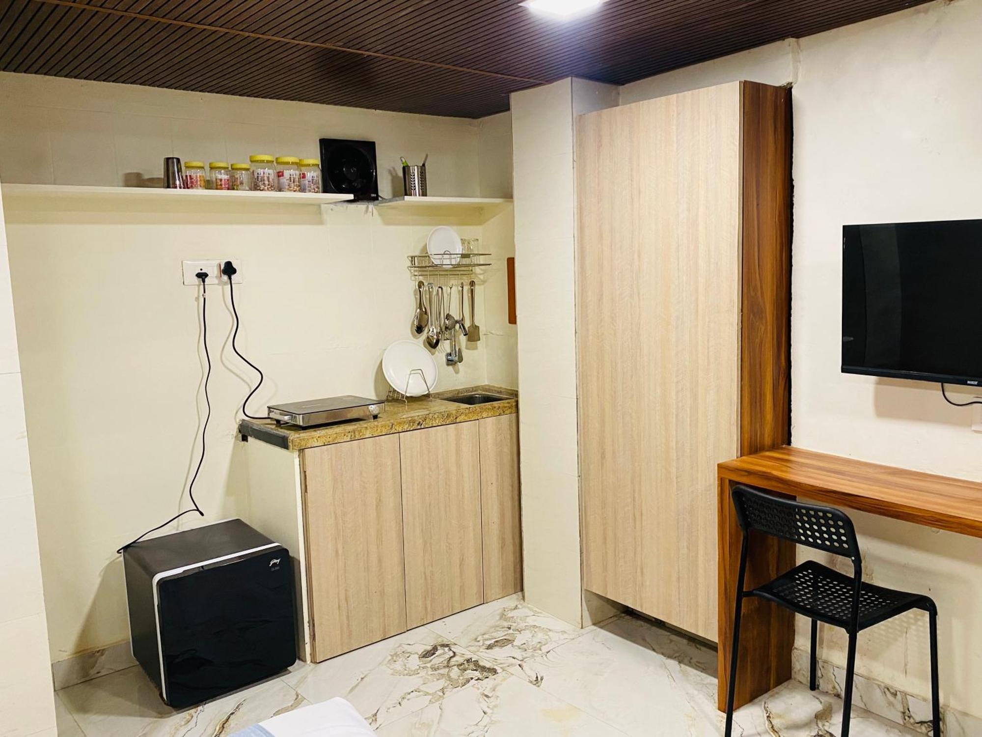 Avk With Kitchen Near Versova 3* Bombaj