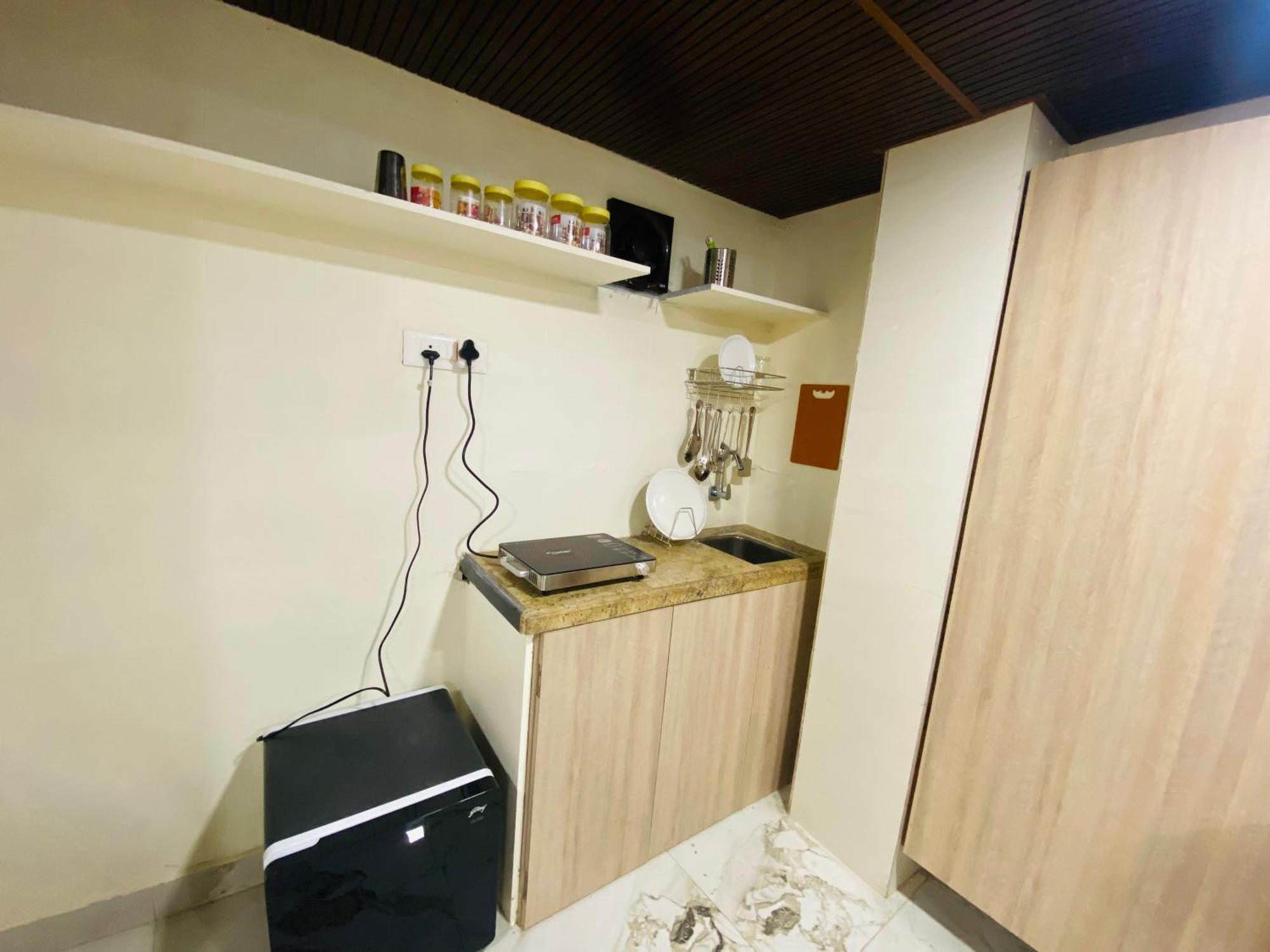Avk With Kitchen Near Versova Hotel 3*