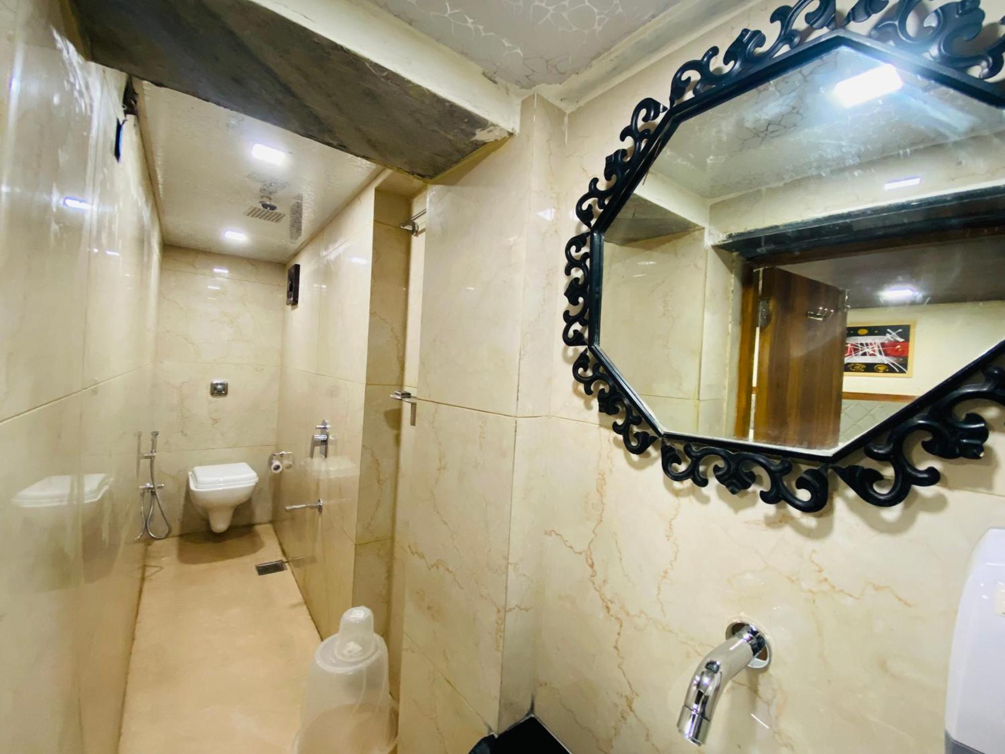 Avk With Kitchen Near Versova 3* Bombaj