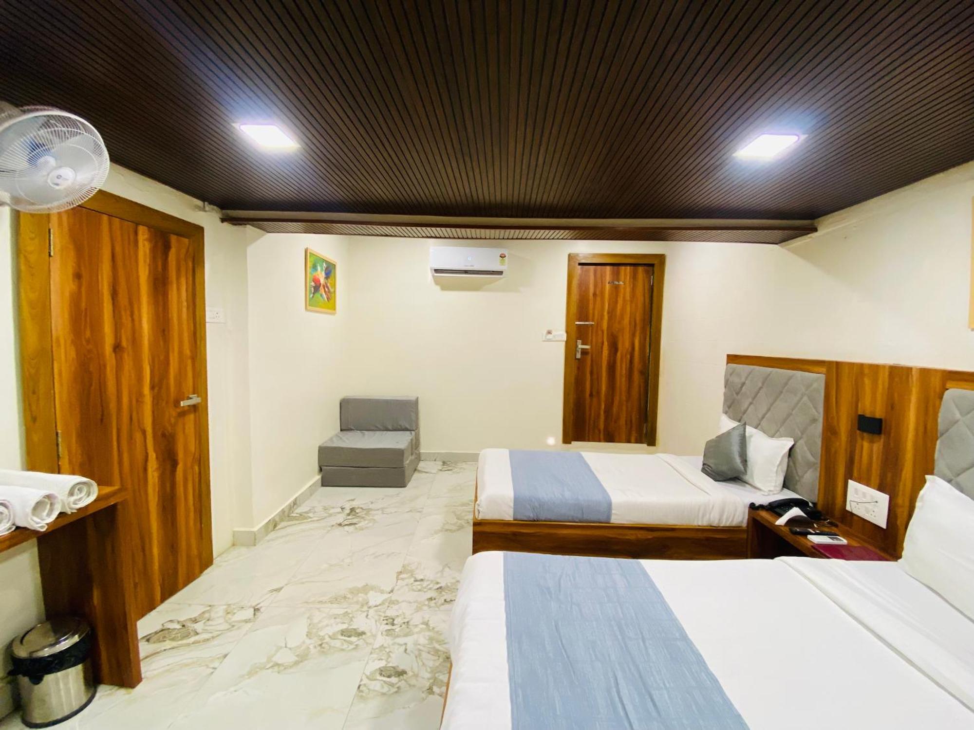 Hotel Avk With Kitchen Near Versova Bombaj