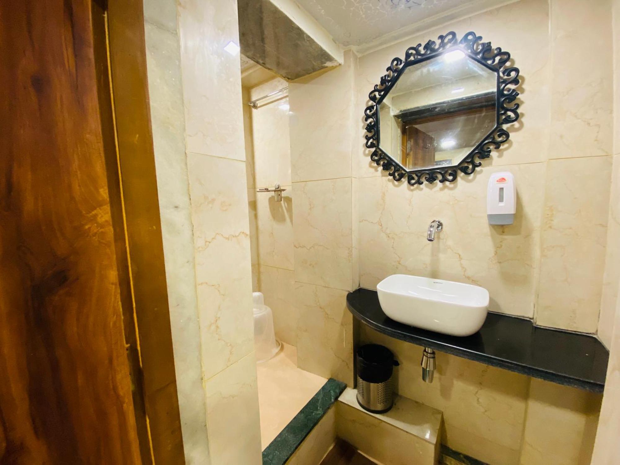 Avk With Kitchen Near Versova