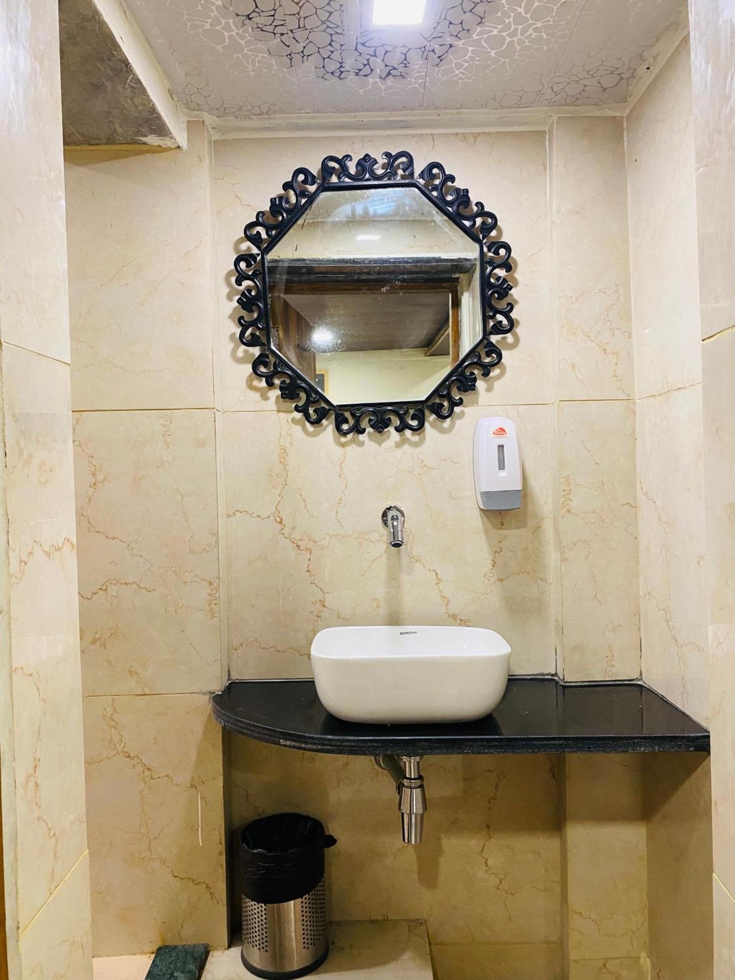 Hotel Avk With Kitchen Near Versova