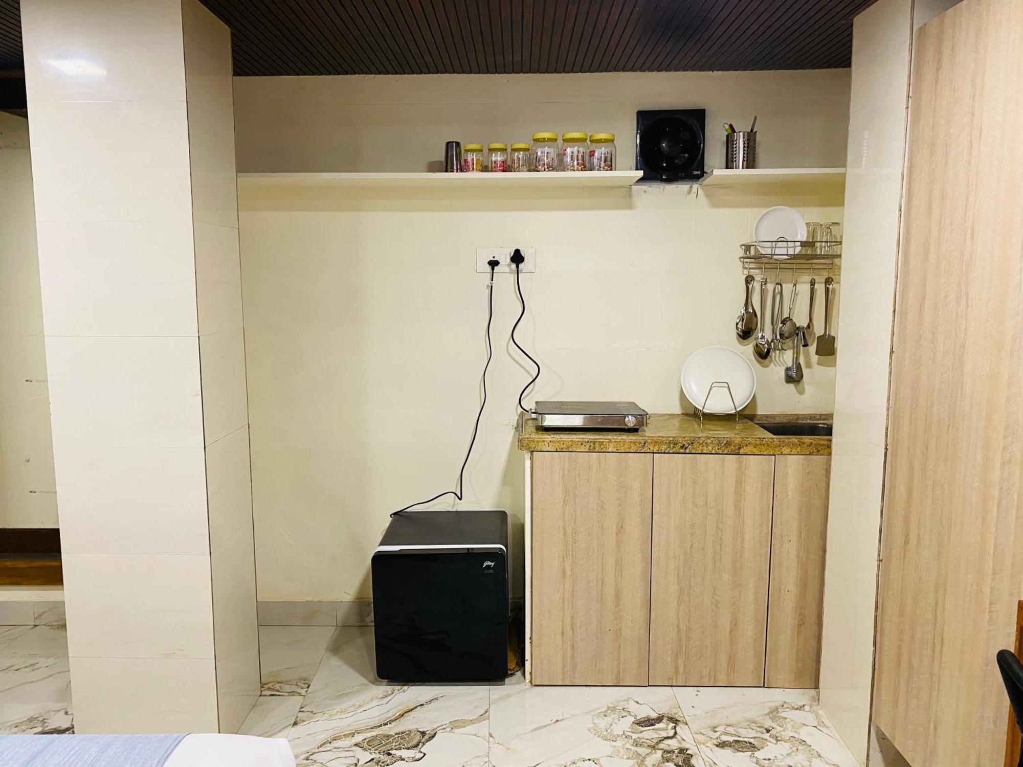 Hotel Avk With Kitchen Near Versova 3*