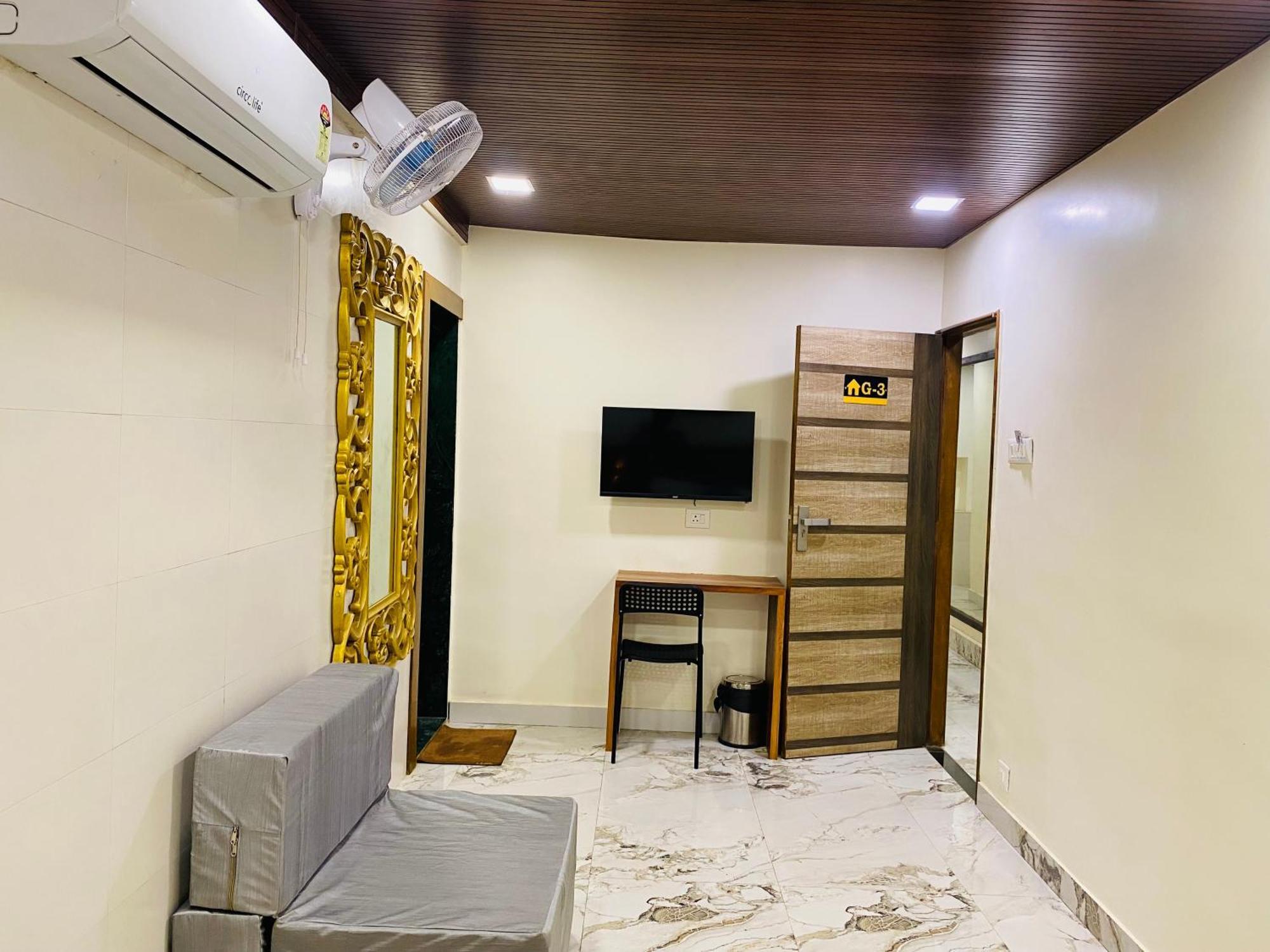 Avk With Kitchen Near Versova