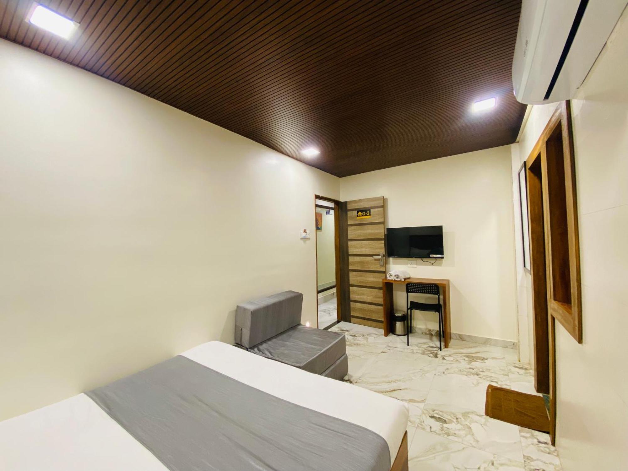 Avk With Kitchen Near Versova 3* Bombaj