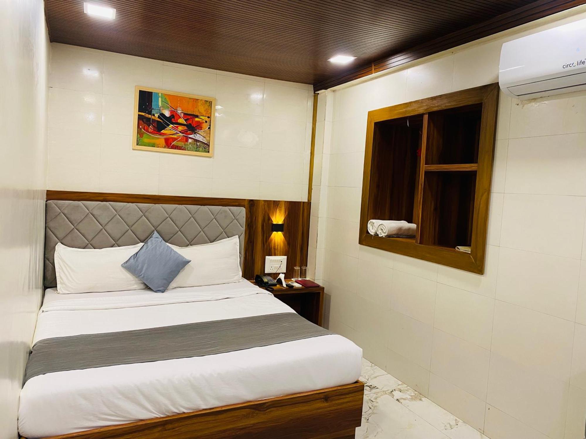 Hotel Avk With Kitchen Near Versova