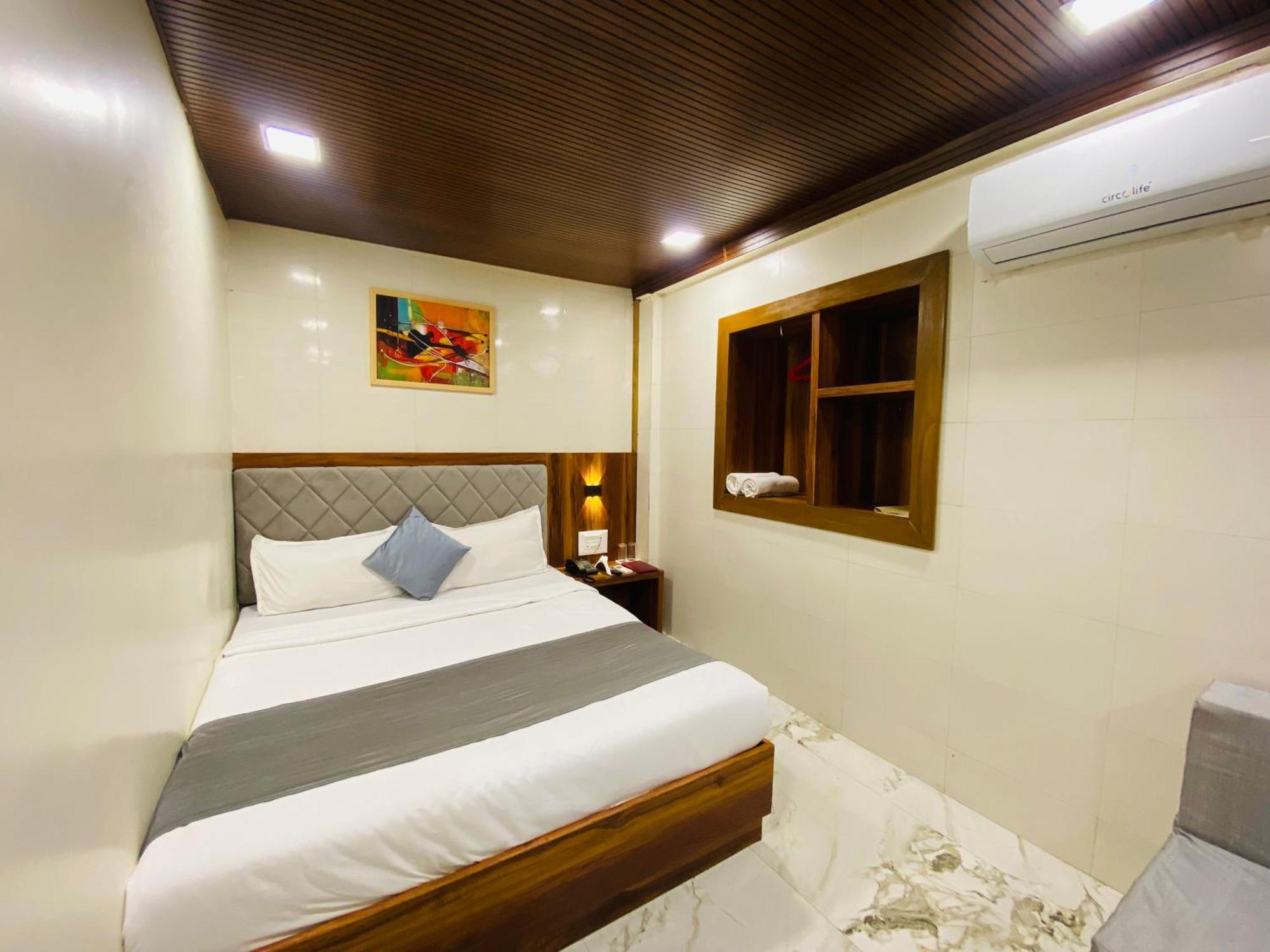 Avk With Kitchen Near Versova 3* Bombaj
